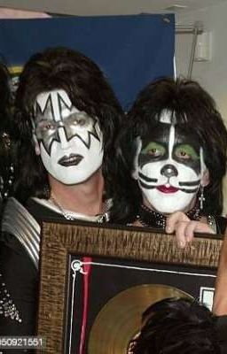 Amor y Chismes Peter Criss x Tommy...