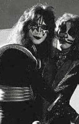 mis Padres ace Frehley x Peter Cris...